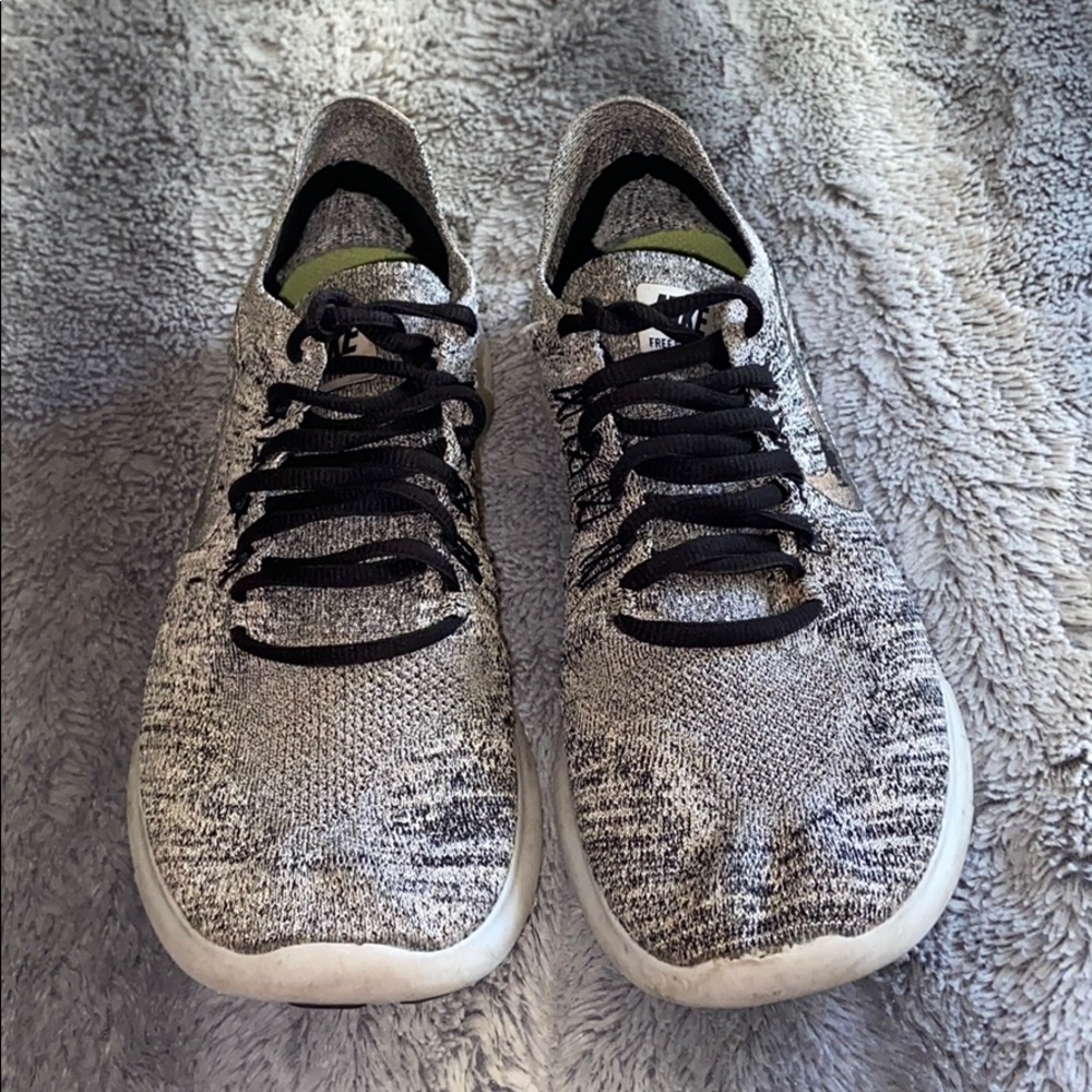 Women’s Nike tennis shoes